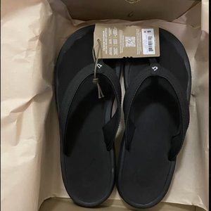 Brand new OluKai Ohana flip flops Women's 9